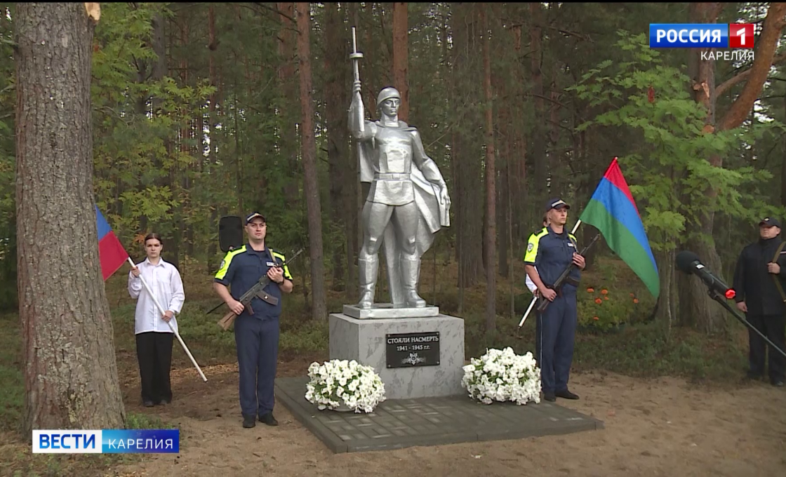 В деревне Виданы торжественно открыли памятник воину-освободителю