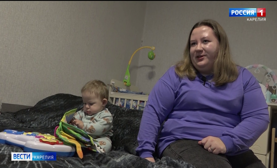 Студентка из Петрозаводска получила выплату в 100 тысяч рублей за рождение ребенка.