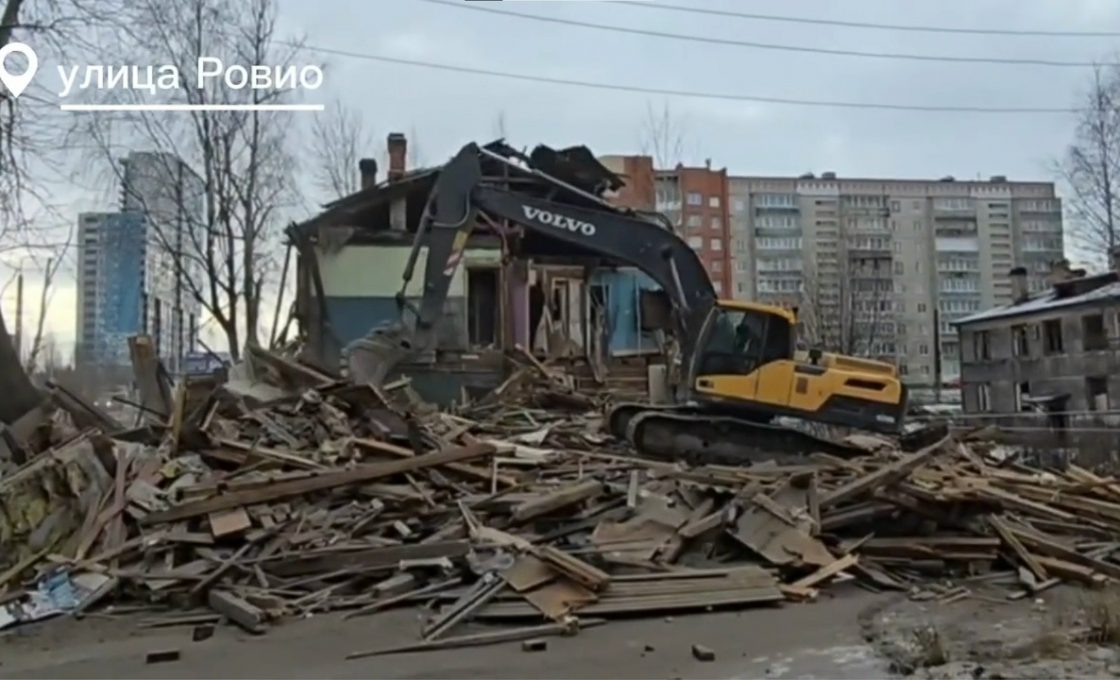 В Петрозаводске продолжают сносить аварийные дома