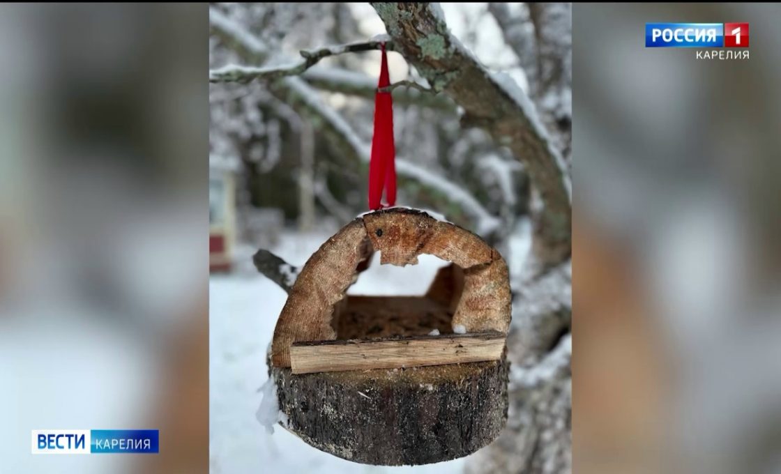 Наша телерадиокомпания продолжает поздравлять победителей конкурса кормушек «Птичья столовая»