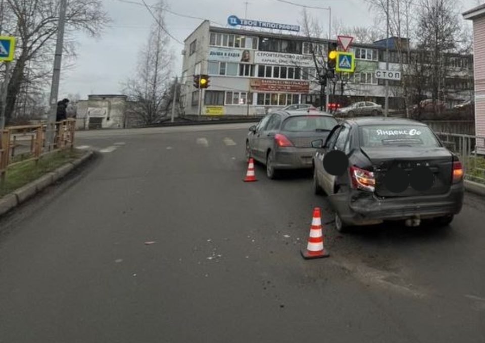 В Петрозаводске водитель скрылся с места ДТП с пострадавшими