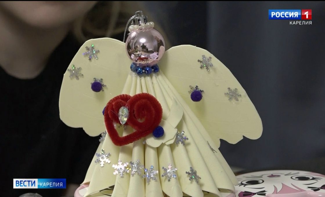 Новогодние ангелы украсят ели на центральной площади в Петрозаводске