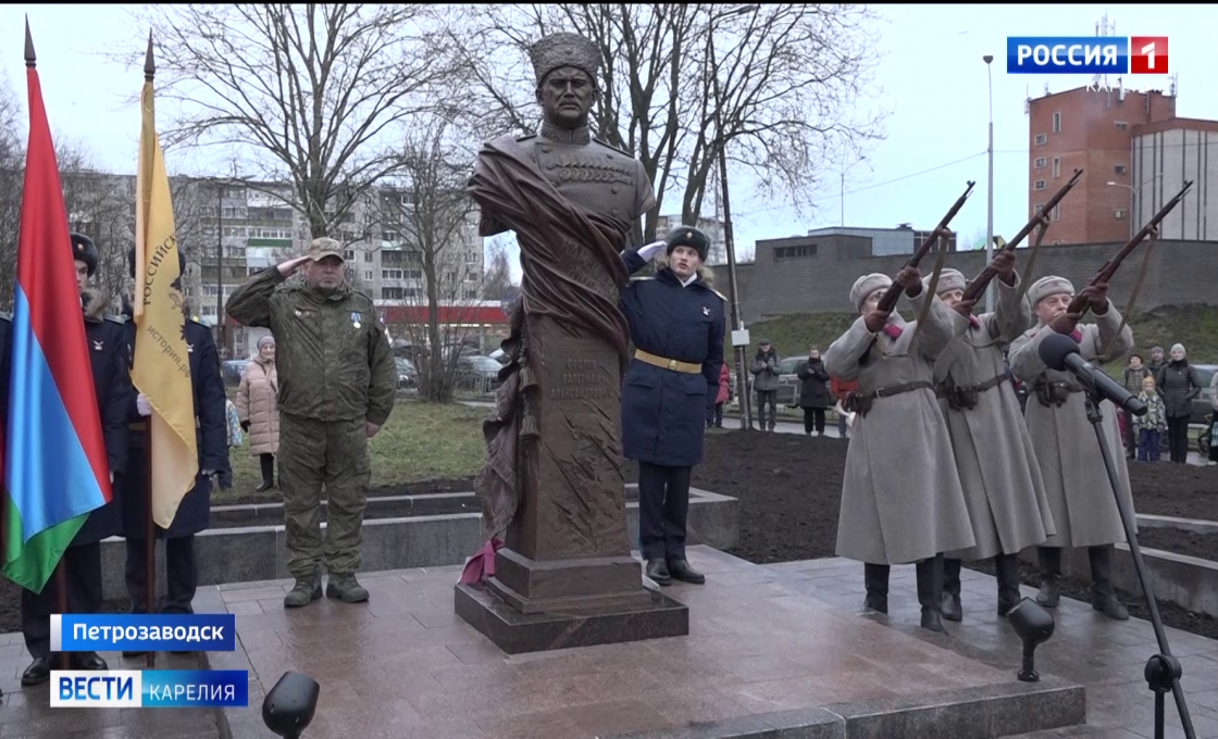 В Петрозаводске торжественно открыли памятник Валериану Фролову