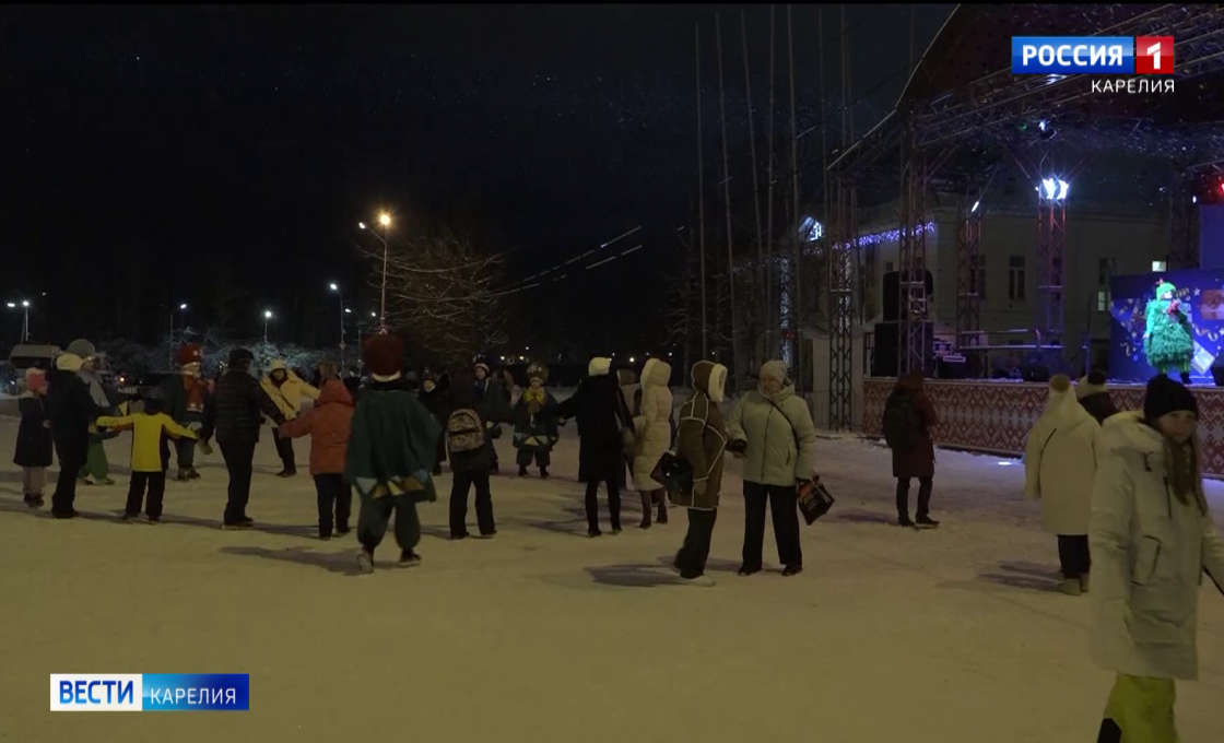 Более 300 ангелов украсили ели на центральной площади Петрозаводска