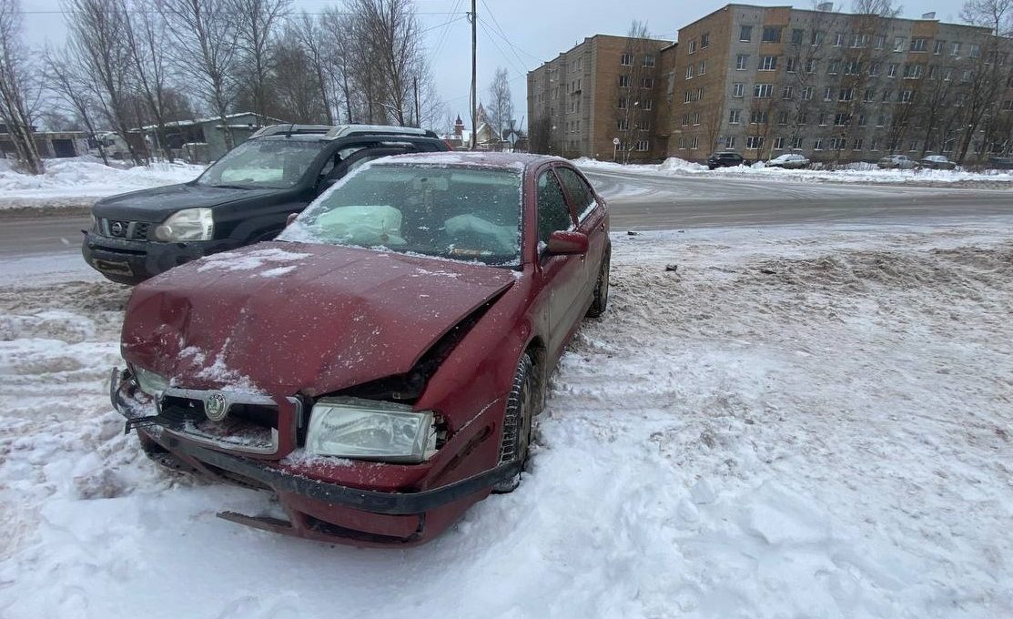 Два автомобиля столкнулись в Кондопоге