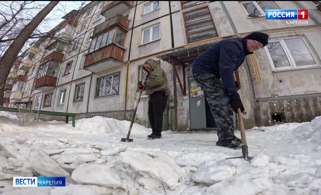 Почти 500 заявок на уборку дворов и очистку крыш от наледи поступило в этом году от жителей Петрозаводска