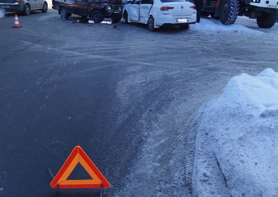 В Петрозаводске семь человек пострадали в ДТП