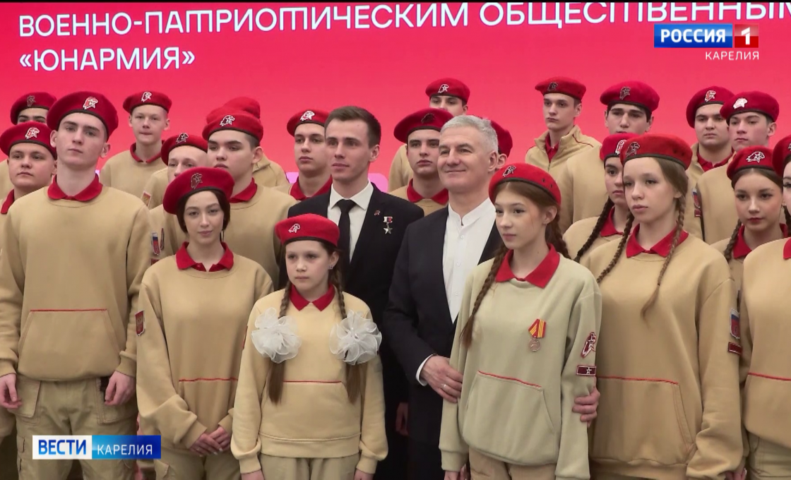 Глава республики вместе со школьниками из Запорожской области посетил выставку «Путешествие по России» в Москве