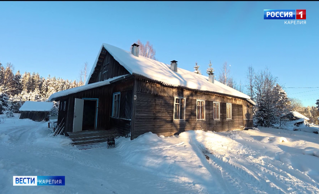 Жители поселка Койвусельга вместе ремонтируют Дом культуры