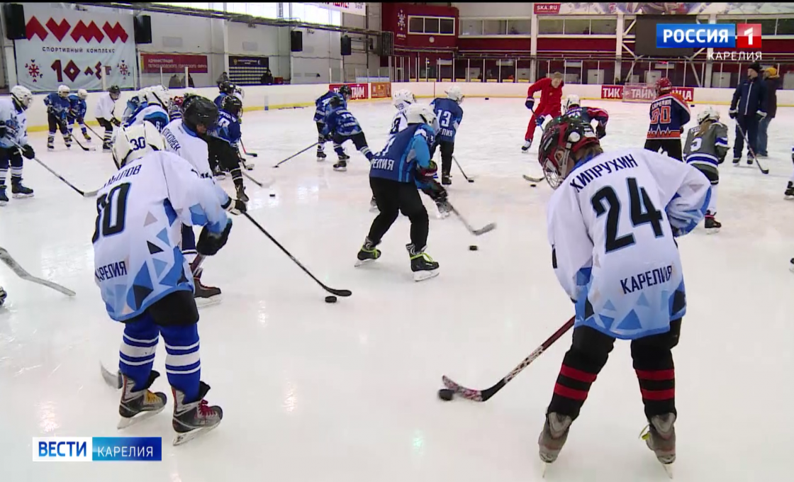 Юные карельские хоккеисты встретились с олимпийским чемпионом