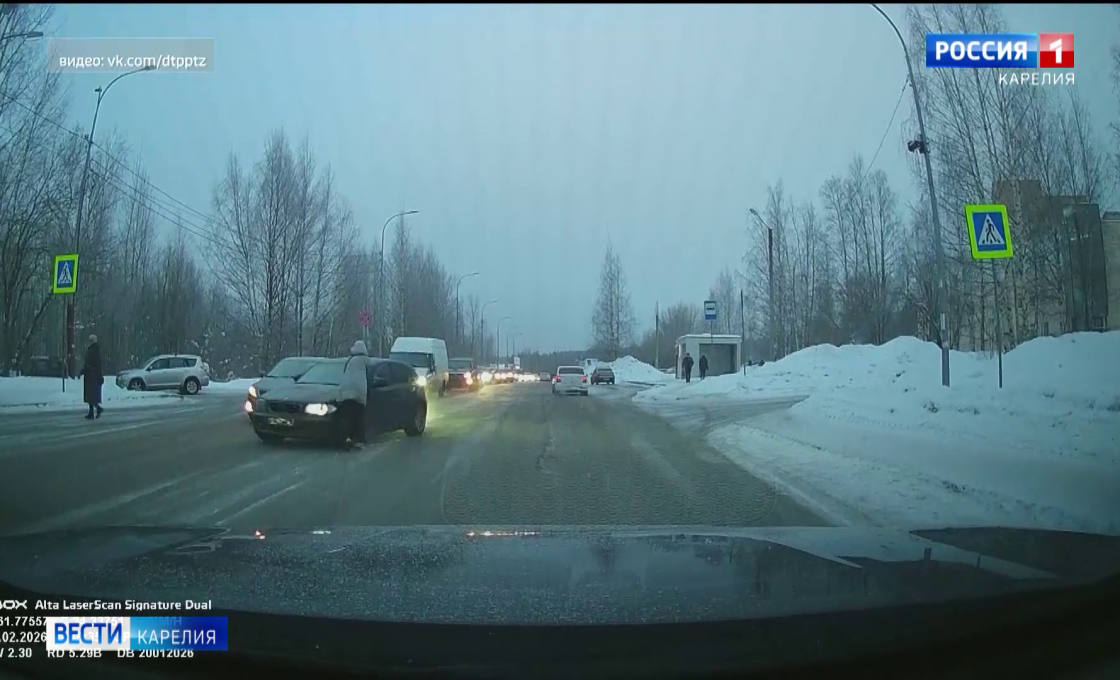 В Петрозаводске женщина попала под колеса машины на пешеходном переходе