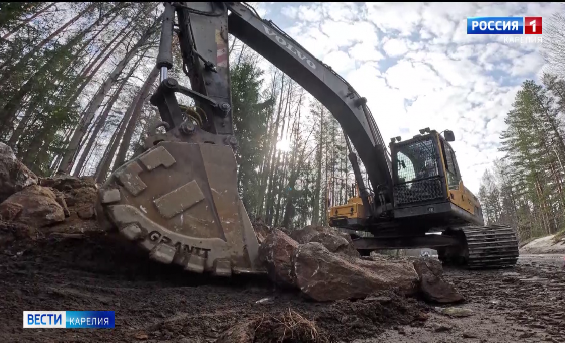 В Суоярвском округе взялись за разбитую дорогу у Пийтсиёки