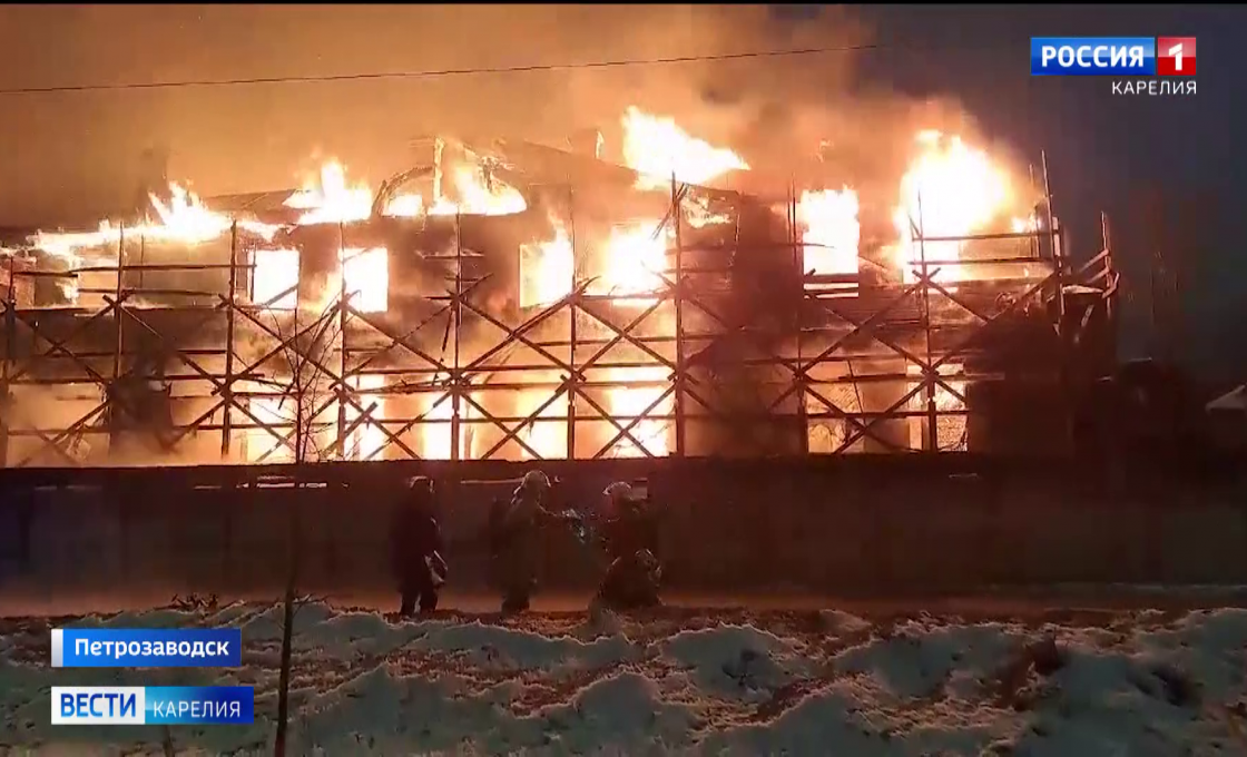 Специалисты музея «Кижи» помогут восстановить сгоревший Дом Горного начальника в Петрозаводске