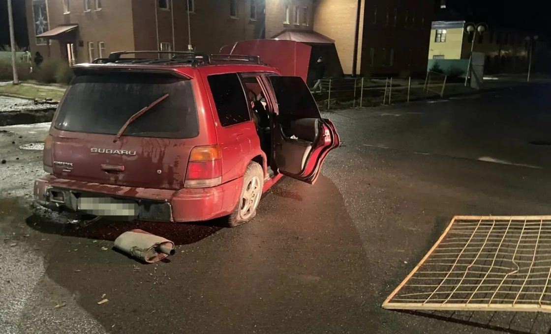 В Кондопоге водитель отвлекся и врезался в забор