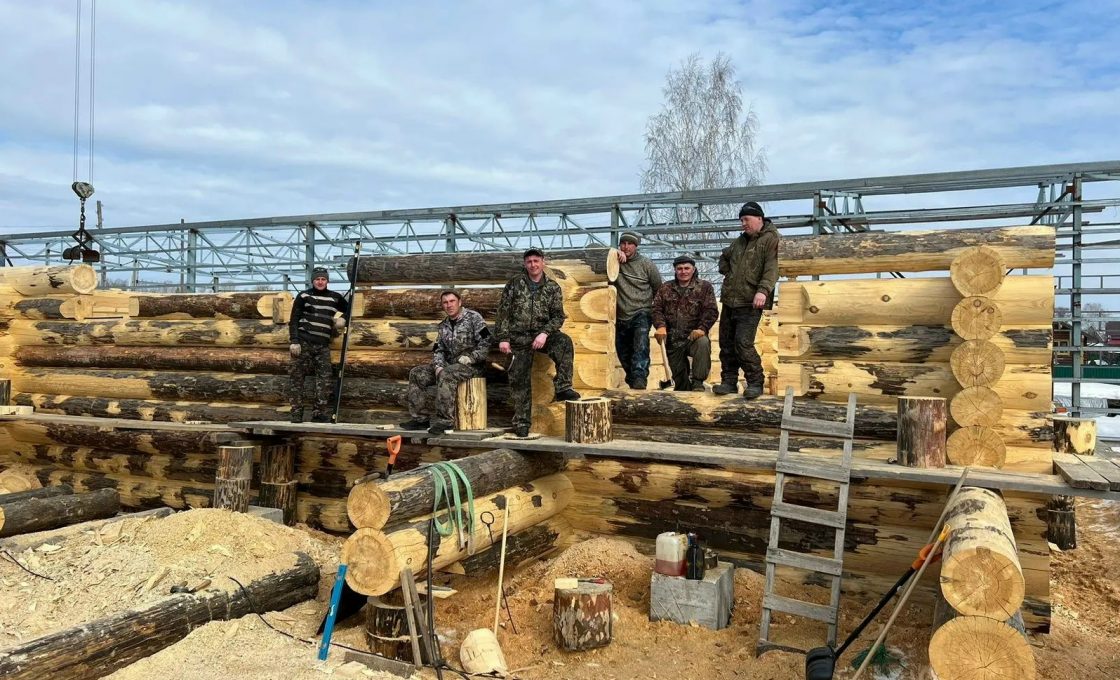 В мае продолжатся работы по сборке сруба Успенской церкви