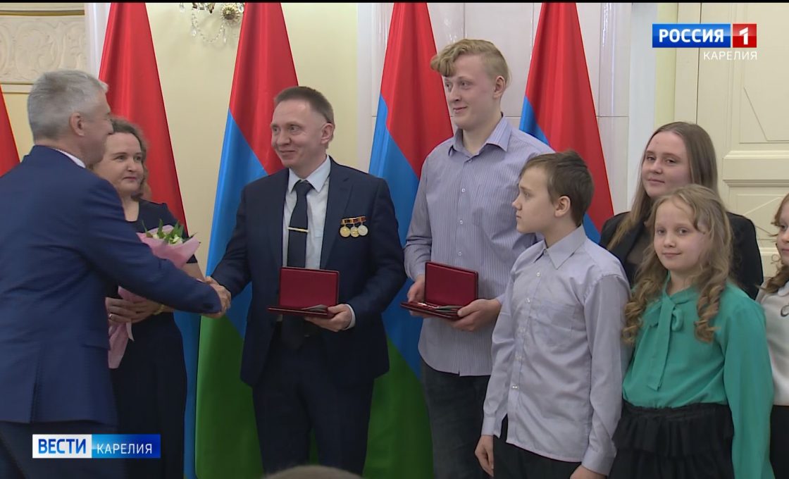 Пять карельских семей наградили медалью ордена «Родительская слава»