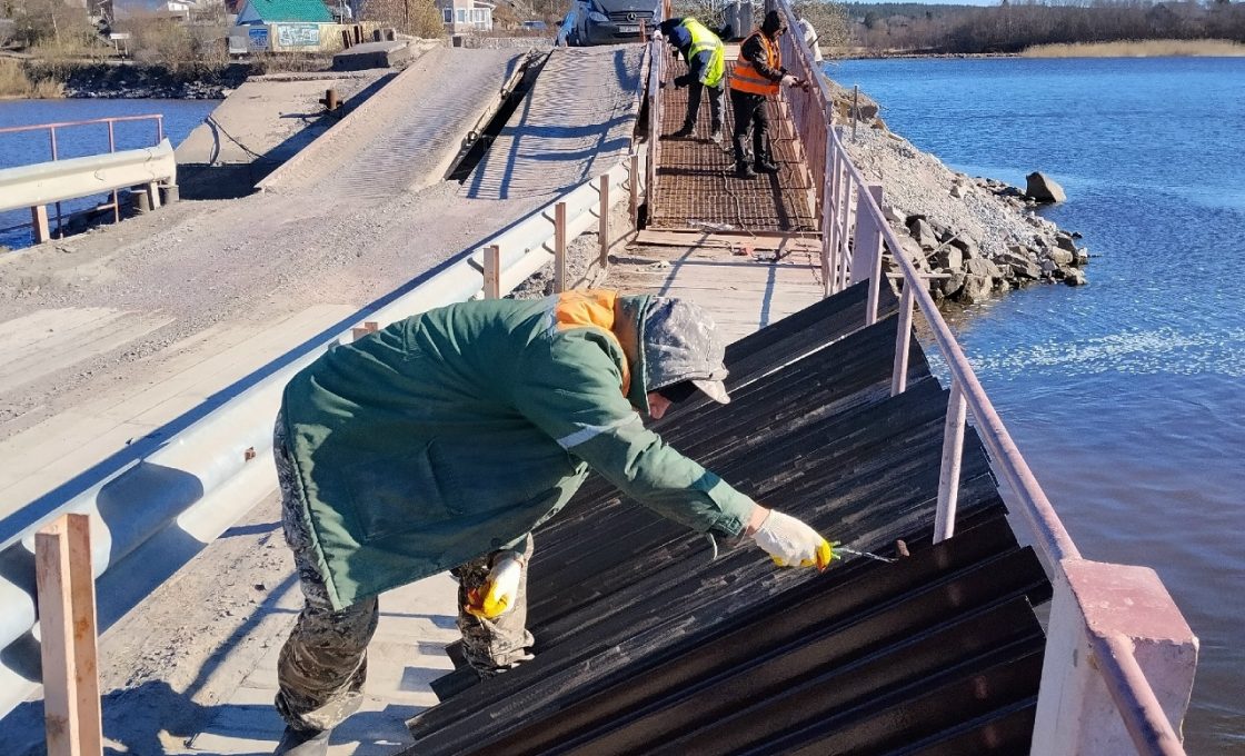 В Сортавале ремонтируют наплавной мост