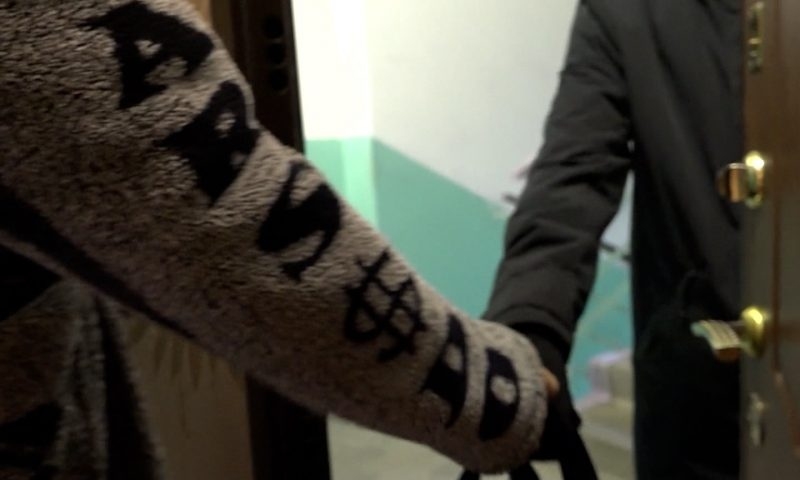 Под предлогом получения награды аферисты обманули пожилую костомукшанку