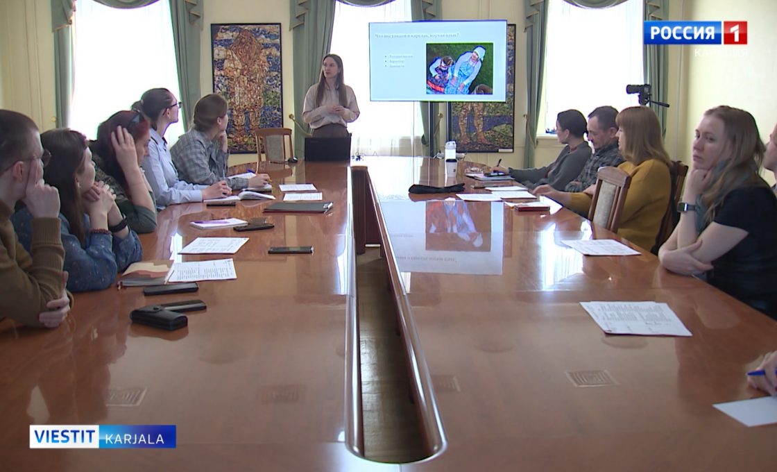 Muzein ruadajat kerävyttih kielikursiloih