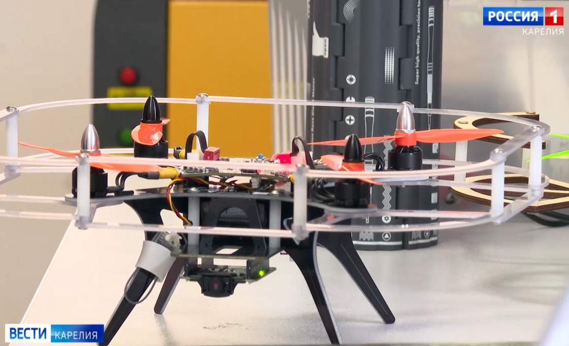 В ПетрГУ представили деревянный квадрокоптер