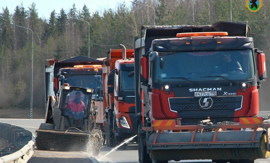 На юге Карелии началась весенняя уборка трасс