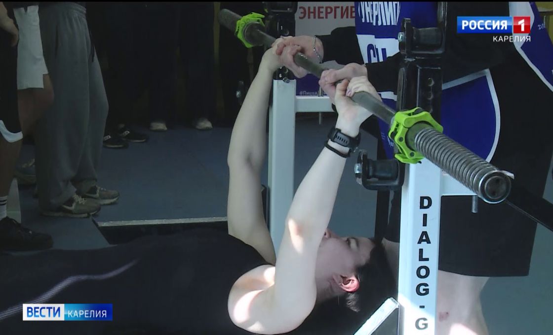 В ПетрГУ прошло первенство по народному жиму штанги