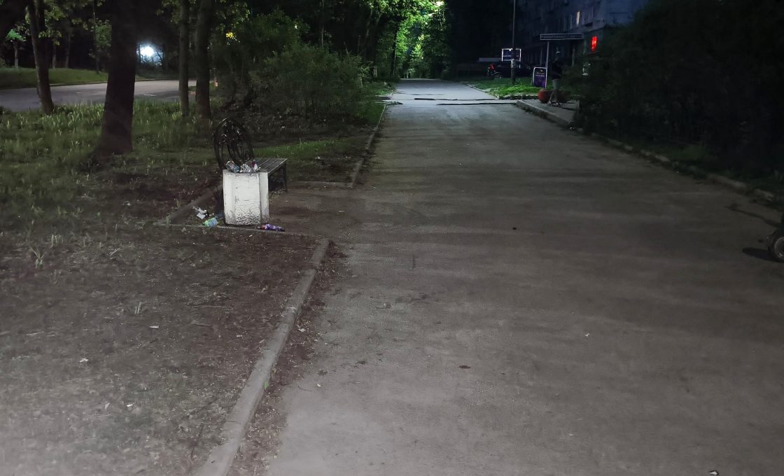 В Кондопоге питбайкер сбил 18-летнего пешехода и скрылся