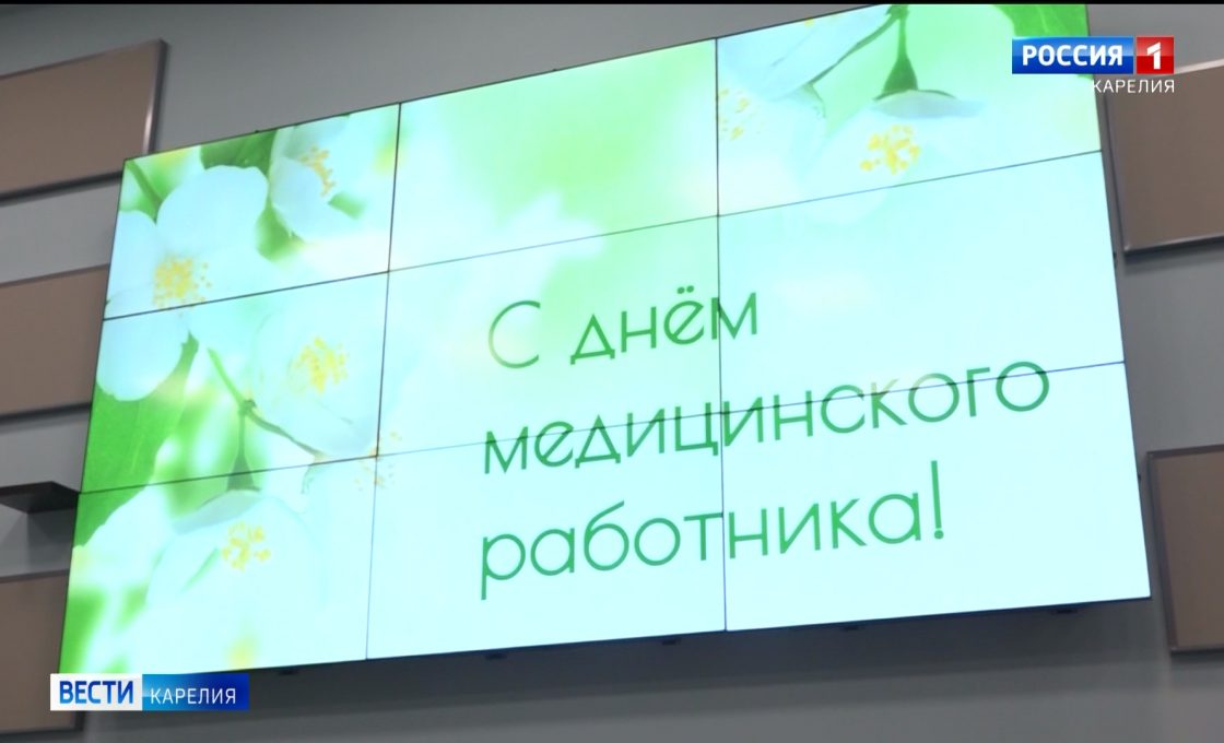 Государственными наградами отметили врачей и медсестер республики