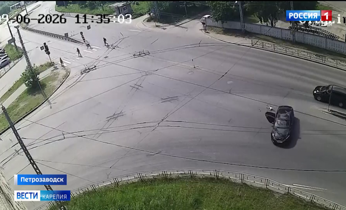 В Петрозаводске из автомобиля на ходу выпал маленький пассажир