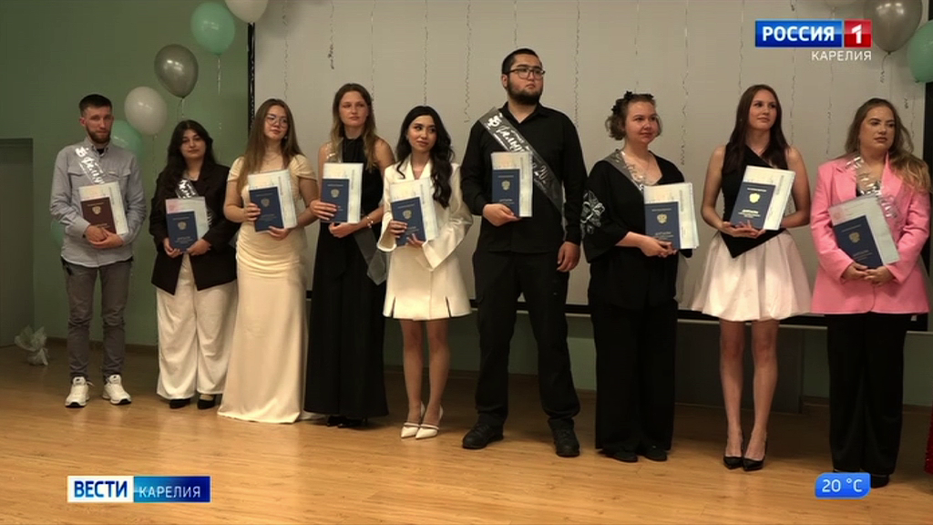 134 новых фельдшера: в Карелии вручили дипломы выпускникам медколледжа