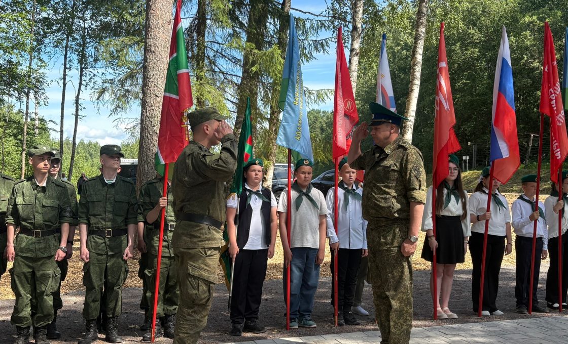 В Лахденпохья после реконструкции открыли захоронение сержанта Андрея Бусалова