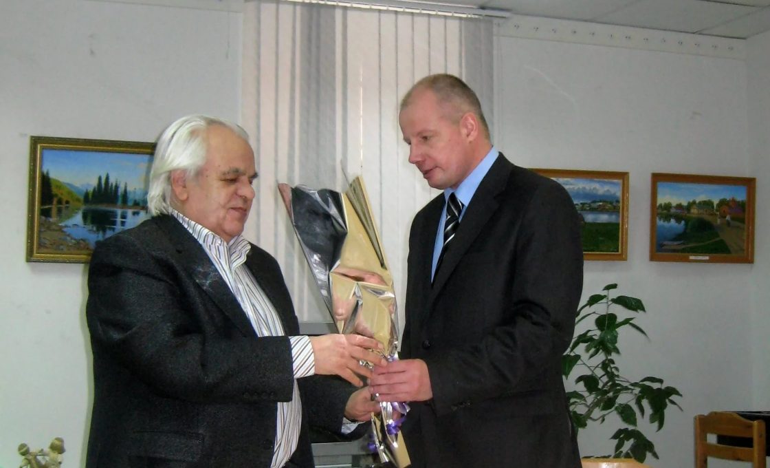 PAULI LEONTJEVAN MUSTOLE