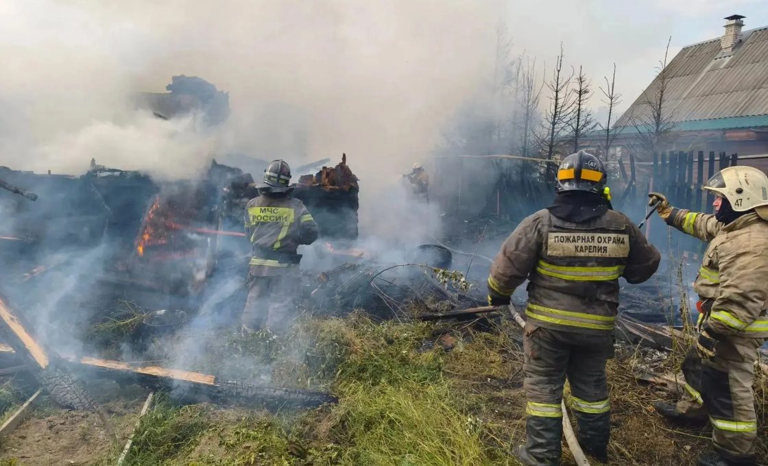 Жилой дом полностью сгорел в деревне под Петрозаводском