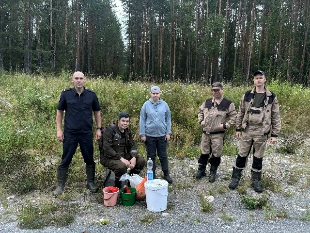В Пряжинском районе полицейский помог найти заблудившихся в лесу супругов