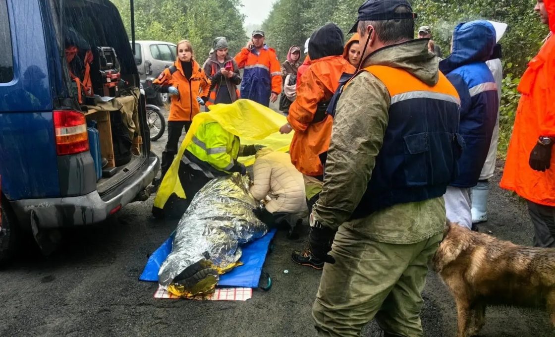 Мужчину с признаками инсульта нашли в лесу в Карелии
